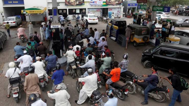 Four person committe forms by pm for petrol shortage reason