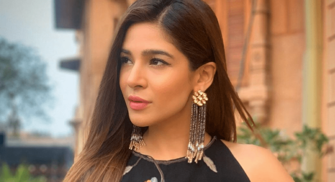Ayesha omar old pictures going viral