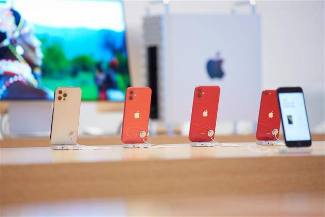 Pakistan's mobile phone imports grew 28% MoM in January 2023 but declined 71% YoY, according to PBS data. Pakistan's mobile phone imports grew 28% MoM in January 2023 but declined 71% YoY,