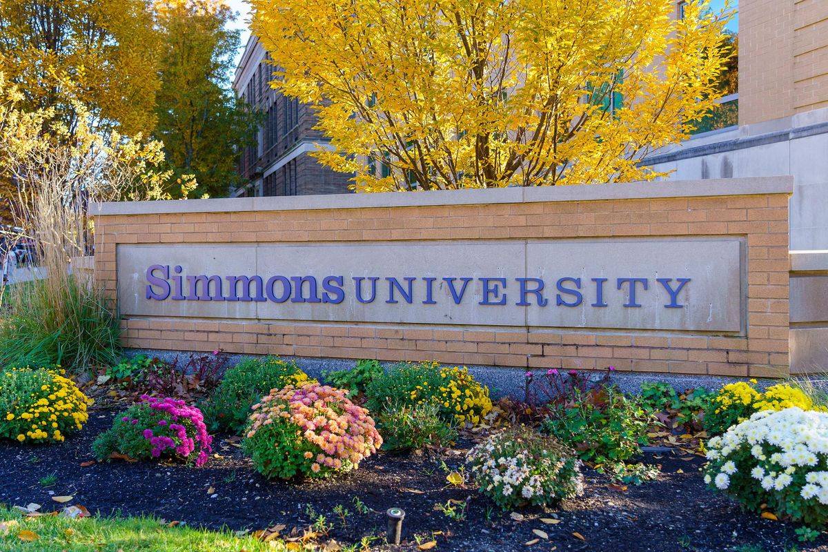 Fully-Funded US Scholarships with $3000 Grant for Pakistani Students at Simmons University