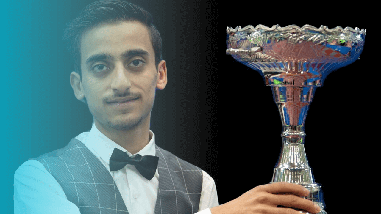 Ahsan Ramzan lifting the U-21 Asian Snooker Championship trophy