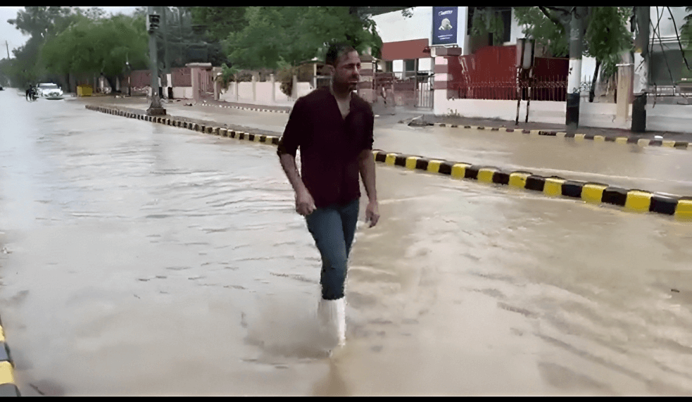 Wahab Riaz Under Fire: Criticism Mounts for Splashing Bikers on Flooded Roads in Lahore